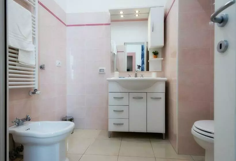 تختخواب و صبحانه Flora Rooms