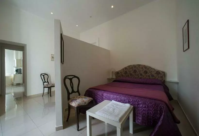 تختخواب و صبحانه Flora Rooms