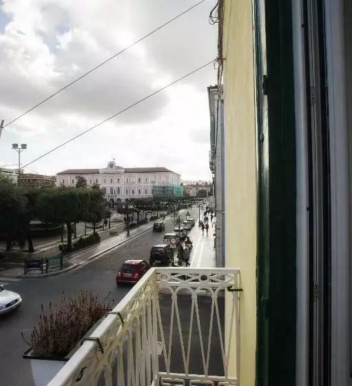 تختخواب و صبحانه Flora Rooms