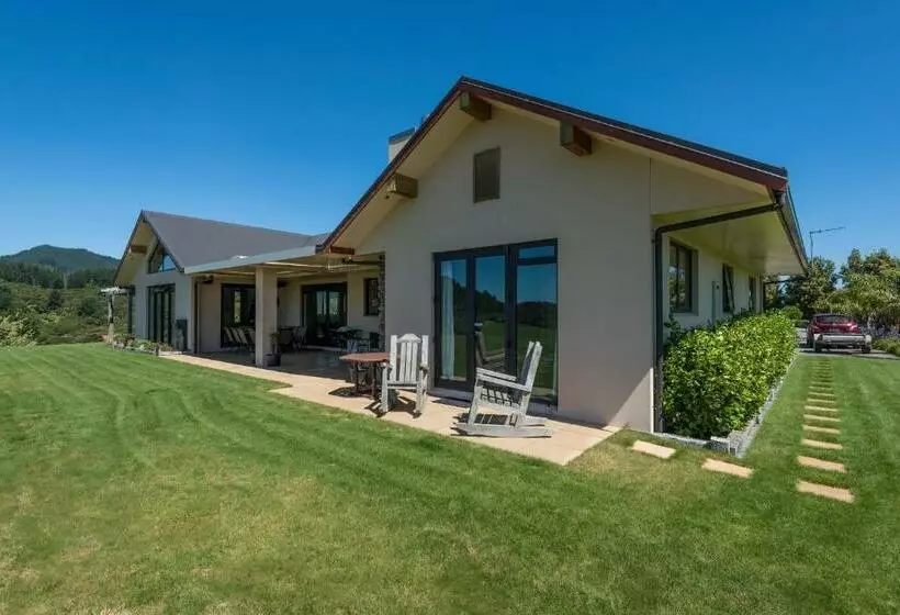 Aamiaismajoitus (B&B) Secret Lake Farmstay