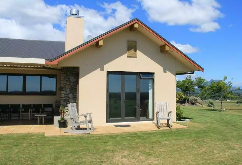 Aamiaismajoitus (B&B) Secret Lake Farmstay