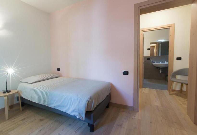 פנסיון Marzia Rooms