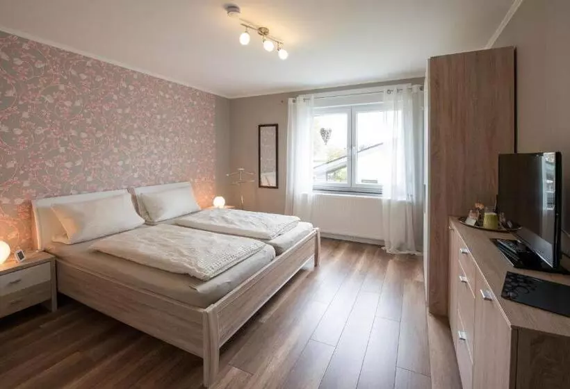 Aamiaismajoitus (B&B) Gästehaus Eifelzauber
