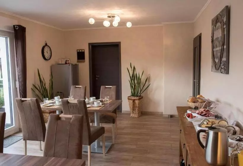 Aamiaismajoitus (B&B) Gästehaus Eifelzauber