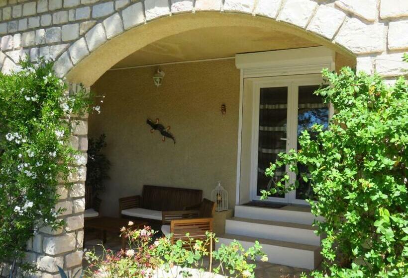 مبيت وإفطار Le Mas Des Cigales