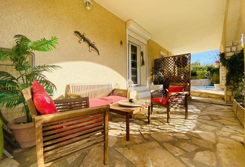 مبيت وإفطار Le Mas Des Cigales