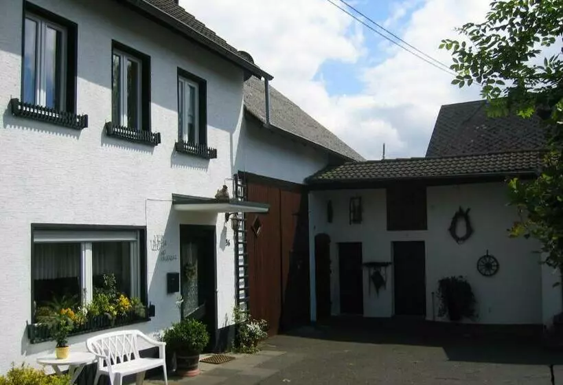 Aamiaismajoitus (B&B) Villa Luzia