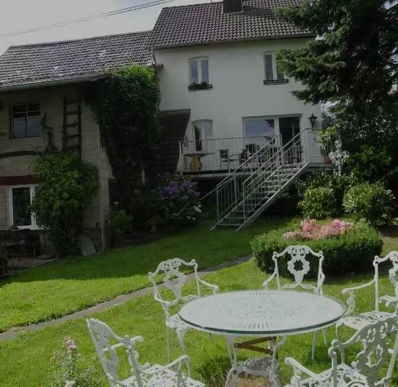 Aamiaismajoitus (B&B) Villa Luzia