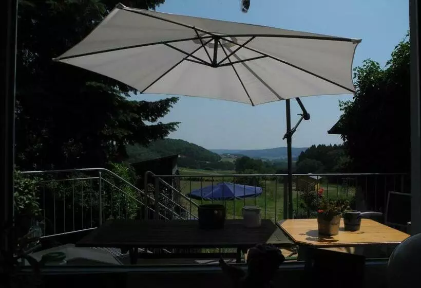 Aamiaismajoitus (B&B) Villa Luzia