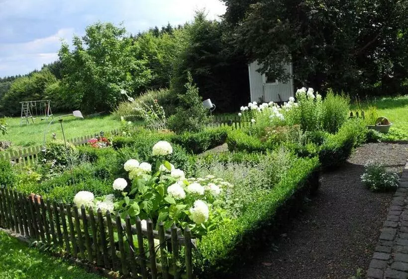 Aamiaismajoitus (B&B) Villa Luzia