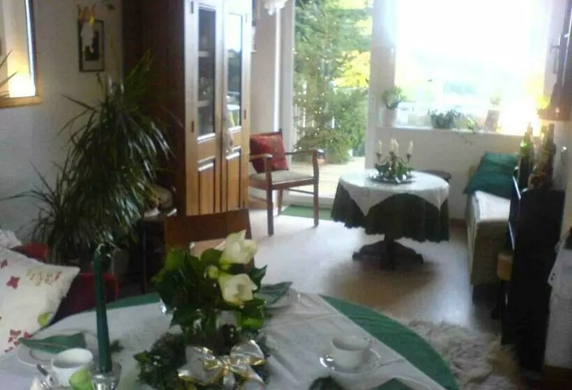 Aamiaismajoitus (B&B) Villa Luzia