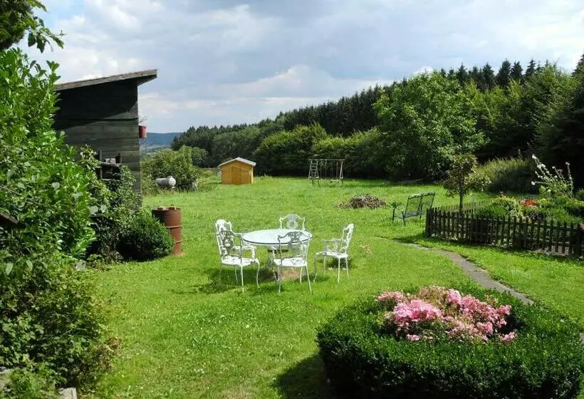 Aamiaismajoitus (B&B) Villa Luzia