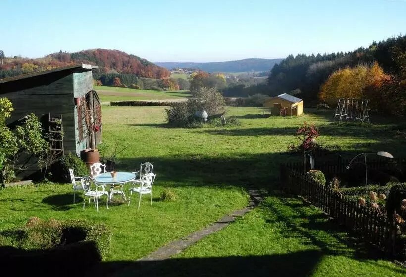 Aamiaismajoitus (B&B) Villa Luzia