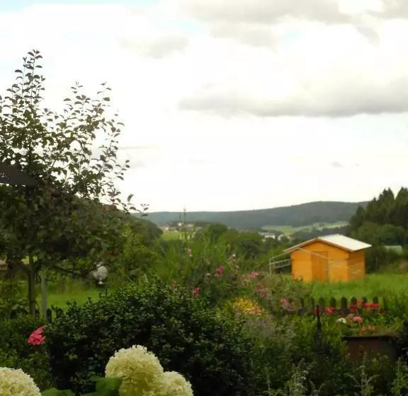 Aamiaismajoitus (B&B) Villa Luzia