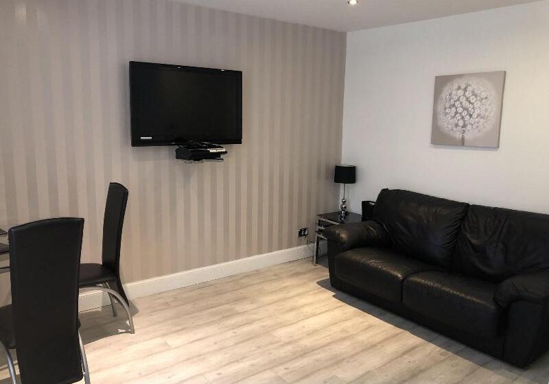 בית מלון כפרי Chapel Apartments