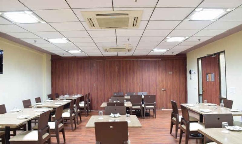 酒店 Check-Inn New Delhi 