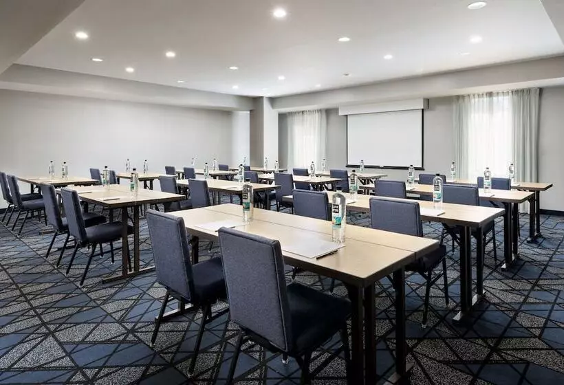 ホテル Courtyard By Marriott Las Vegas Stadium Area