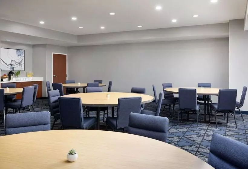 ホテル Courtyard By Marriott Las Vegas Stadium Area