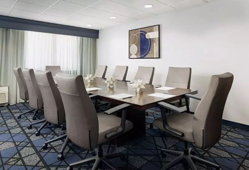 ホテル Courtyard By Marriott Las Vegas Stadium Area