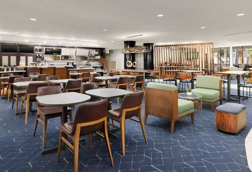 ホテル Courtyard By Marriott Las Vegas Stadium Area