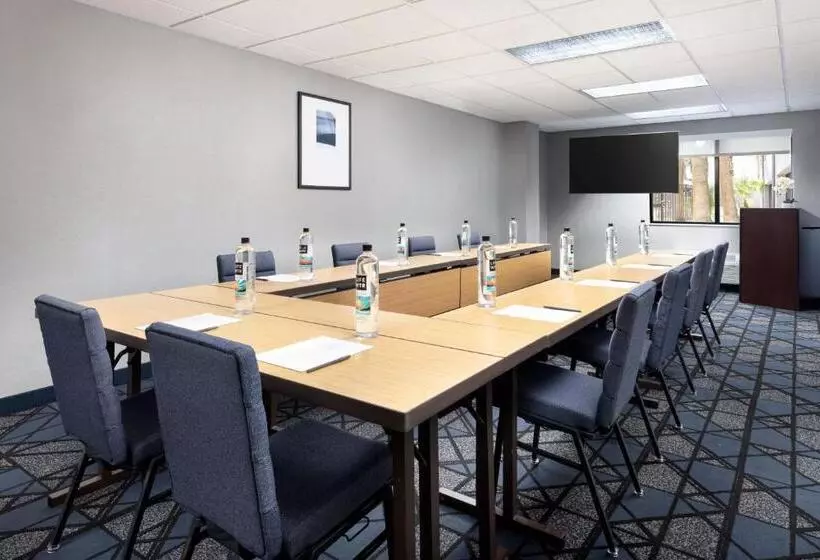ホテル Courtyard By Marriott Las Vegas Stadium Area