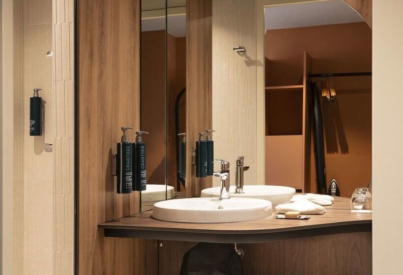 Отель Doubletree By Hilton Lyon Eurexpo & Spa