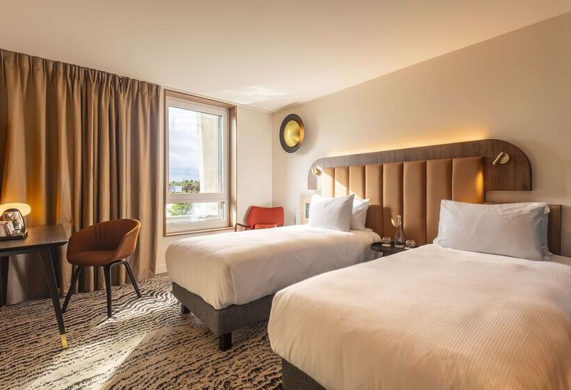 Отель Doubletree By Hilton Lyon Eurexpo & Spa