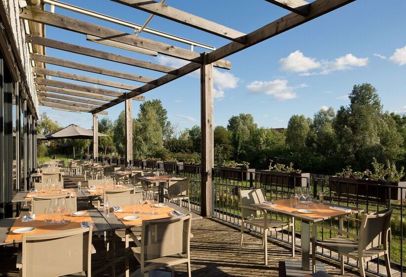 Отель Doubletree By Hilton Lyon Eurexpo & Spa