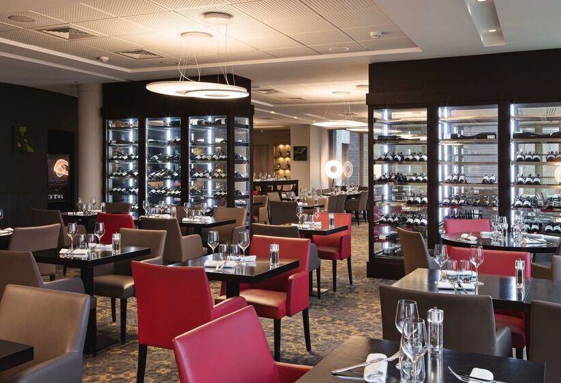 Отель Doubletree By Hilton Lyon Eurexpo & Spa