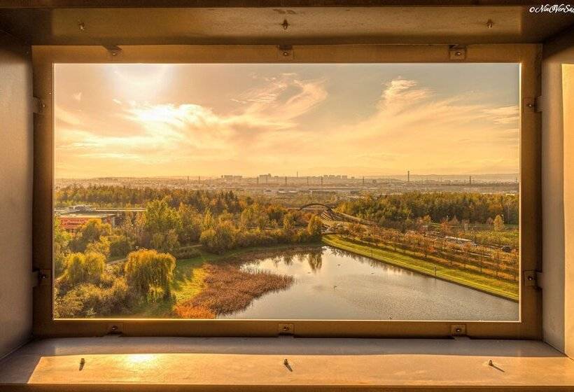 Отель Doubletree By Hilton Lyon Eurexpo & Spa