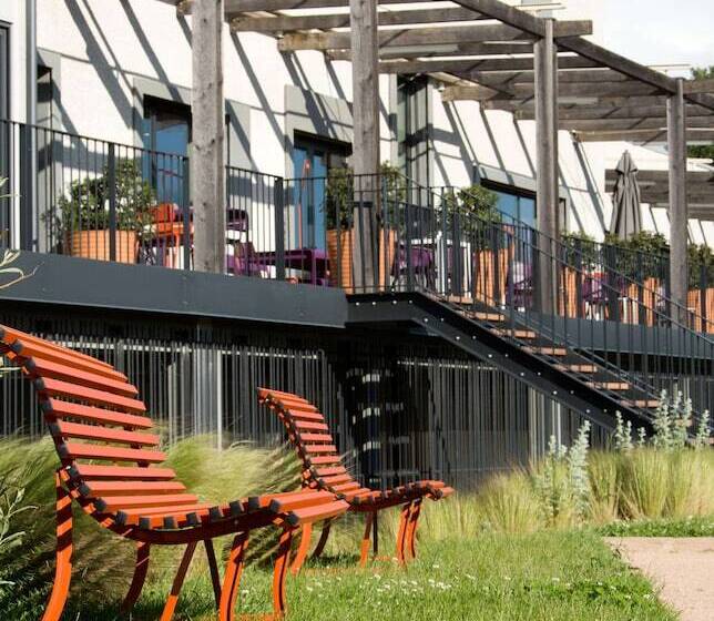 Отель Doubletree By Hilton Lyon Eurexpo & Spa