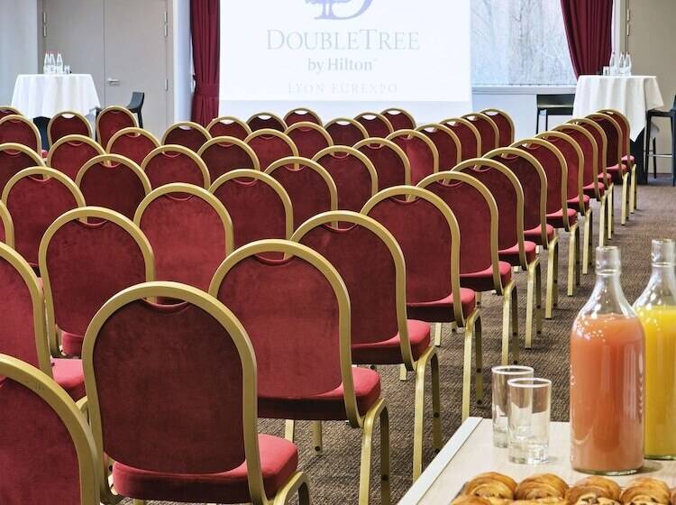 Отель Doubletree By Hilton Lyon Eurexpo & Spa
