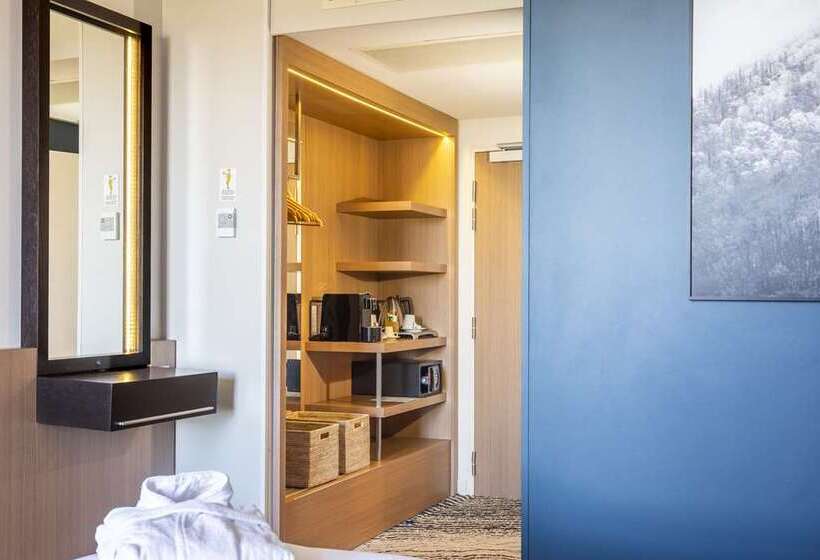 Отель Doubletree By Hilton Lyon Eurexpo & Spa