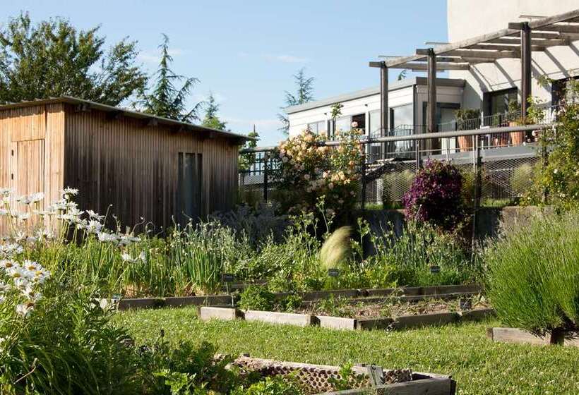 Отель Doubletree By Hilton Lyon Eurexpo & Spa