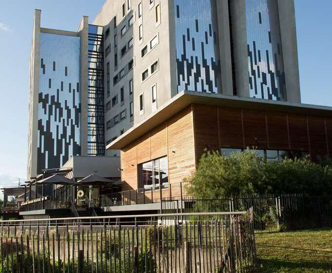 Отель Doubletree By Hilton Lyon Eurexpo & Spa