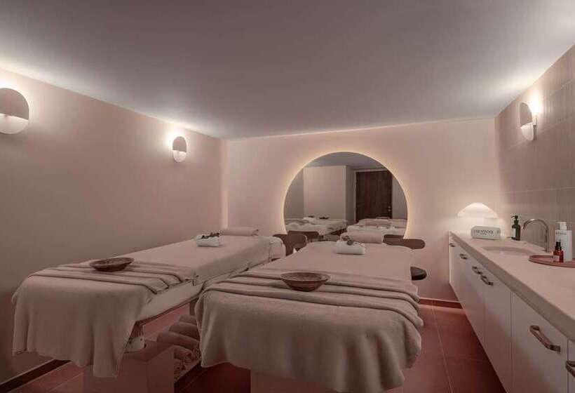 Отель Doubletree By Hilton Lyon Eurexpo & Spa