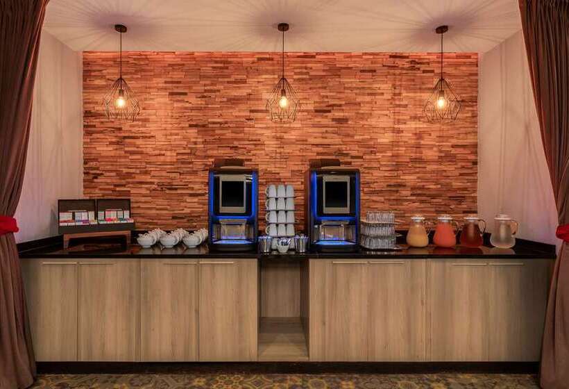 Отель Doubletree By Hilton Lyon Eurexpo & Spa