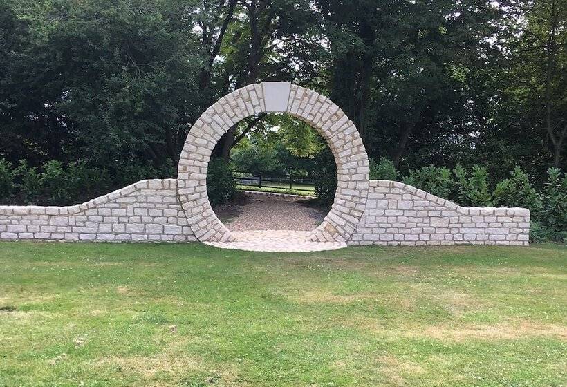 فندق Farnham House