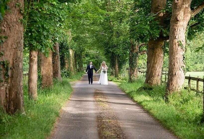 فندق Farnham House