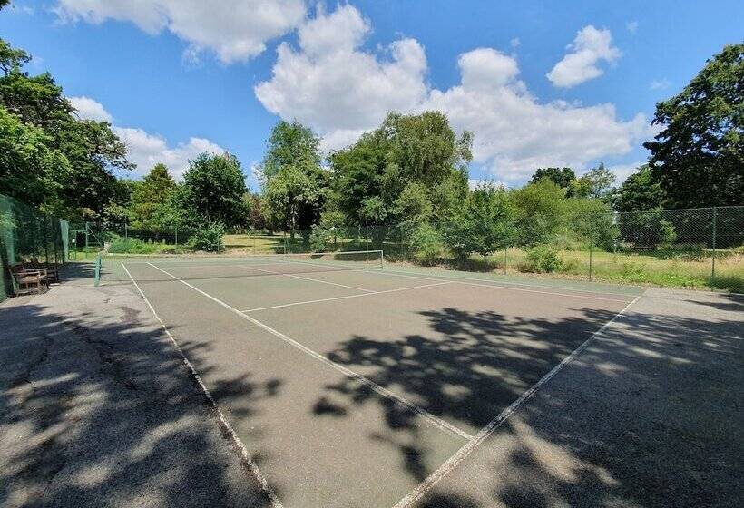 فندق Farnham House