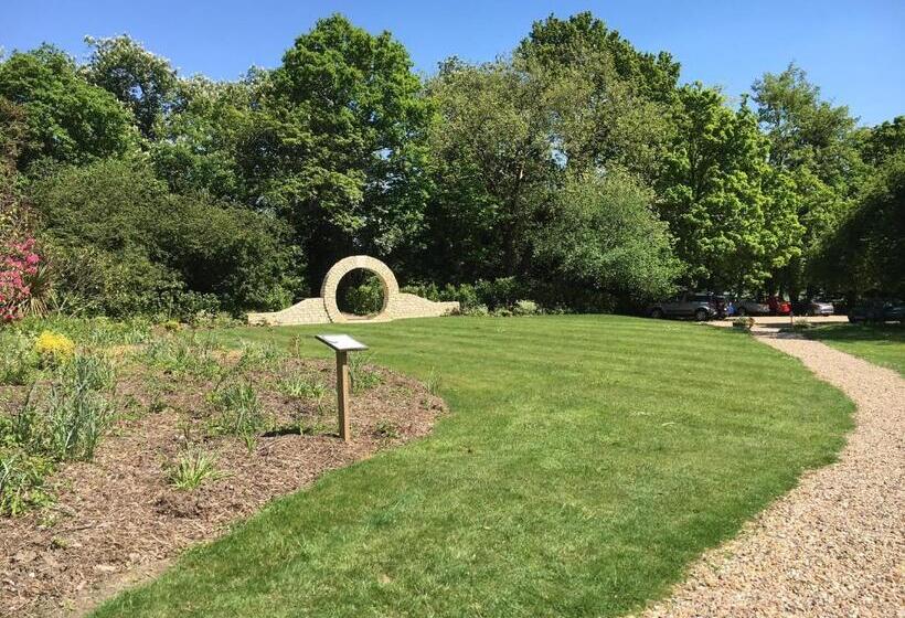 فندق Farnham House