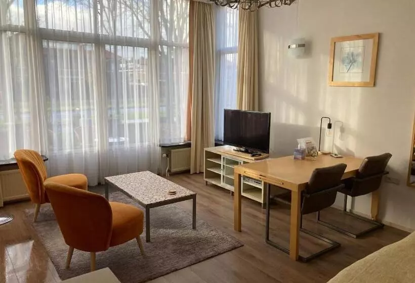 Отель Plato By Hofstad Studio’s