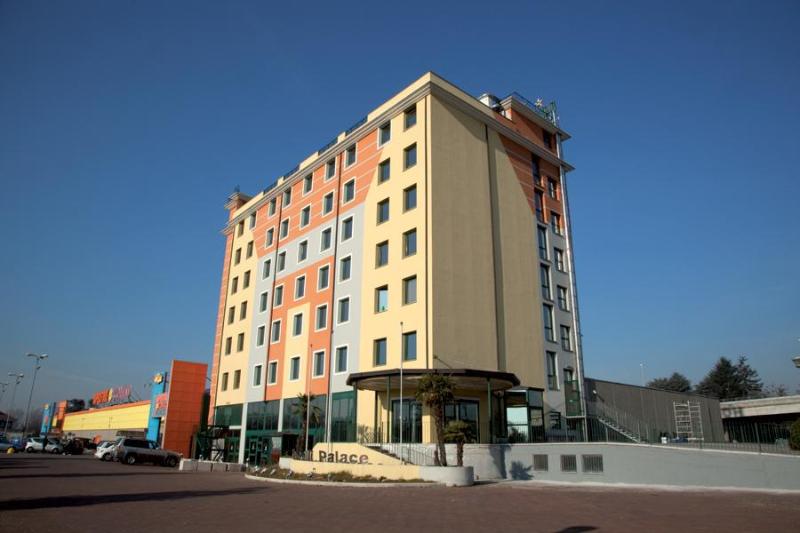 ホテル Vercelli Palace