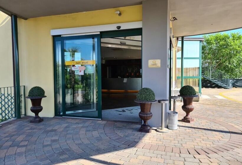 ホテル Vercelli Palace