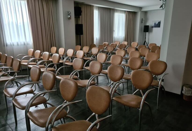 ホテル Vercelli Palace