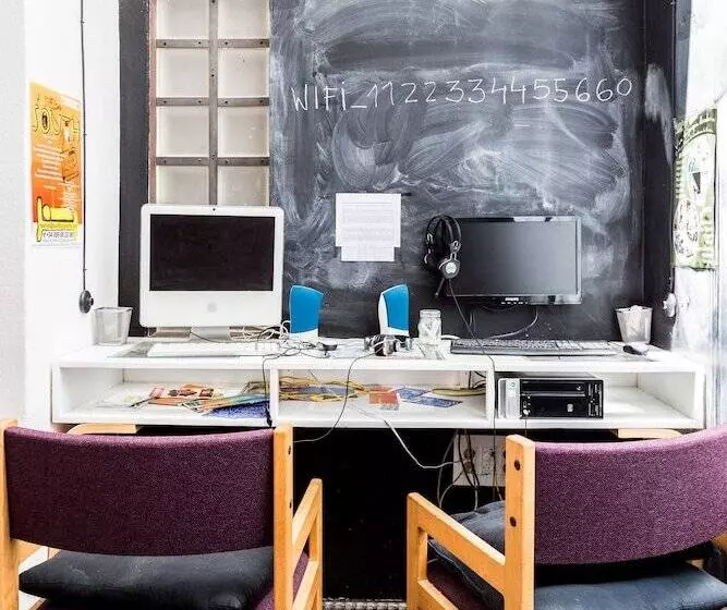 Traveller Box Hostel