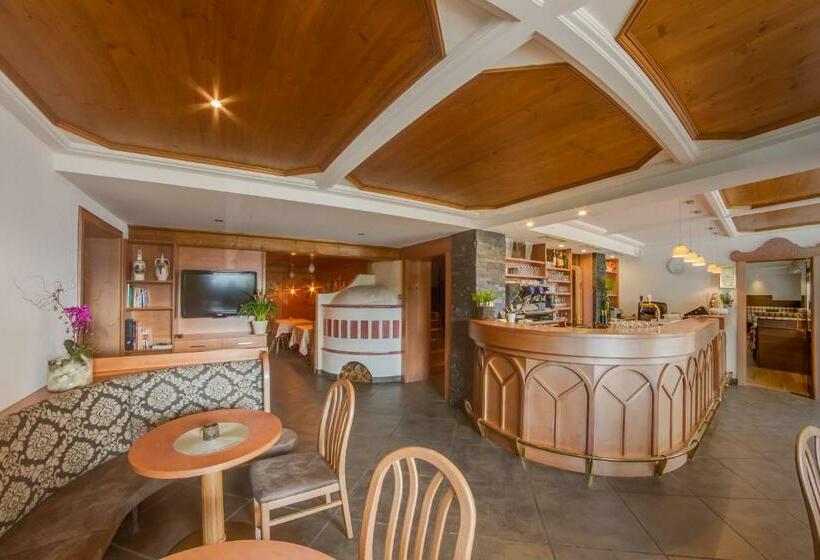 ホテル Restaurant Alber