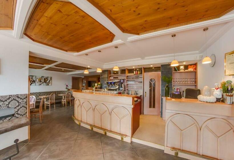 ホテル Restaurant Alber