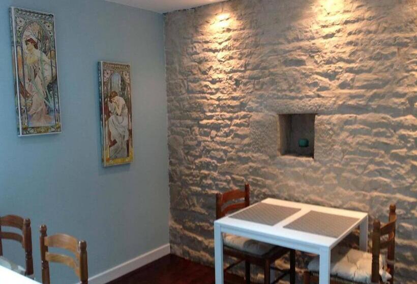 مبيت وإفطار La Cour