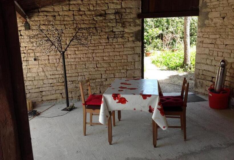 مبيت وإفطار La Cour